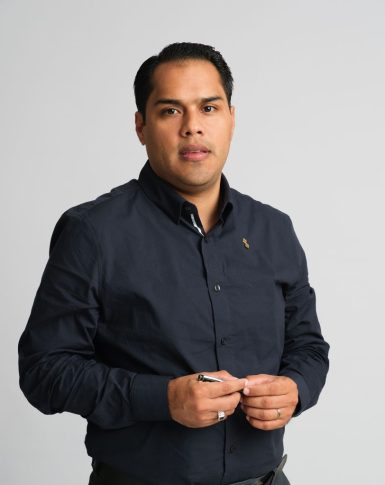 MD. Alberto Iduarte Aguilar - Director del Área Laboral