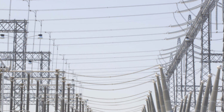 Reforma eléctrica provocará arbitrajes internacionales: Fitch