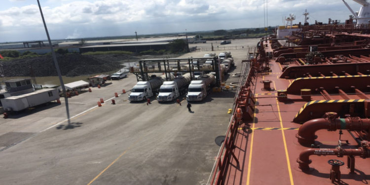 Nuevo madrúguete regulatorio de SENER, publica en DOF reducción de vigencia de permisos de importación de petrolíferos