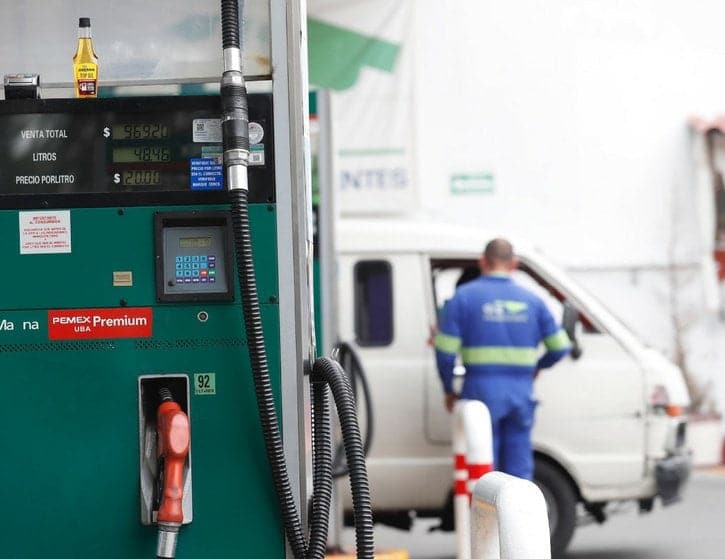 Buscamos evitar que ajustes a combustibles generen aumento a productos: AMLO