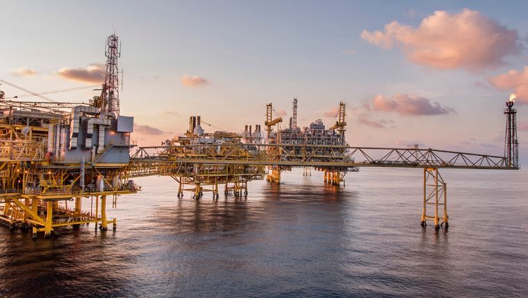 PRECIOS DEL PETRÓLEO WTI Y BRENT SUBEN POR MAYORES EXPORTACIONES DE CHINA, PERO PANORAMA A LARGO PLAZO SIGUE DÉBIL
