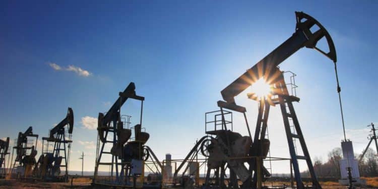 WTI SUBE 16% ANTE POSIBLES RECORTES DE PRODUCCIÓN