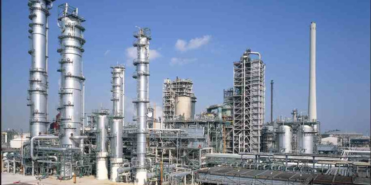 Combustóleo, el único producto en el que Pemex logró aumentar su producción este año